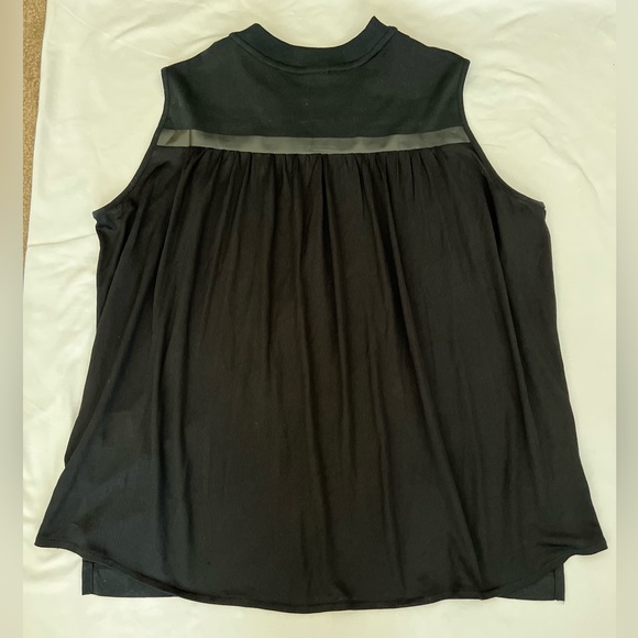 Women Nike Top - Picture 3 of 3